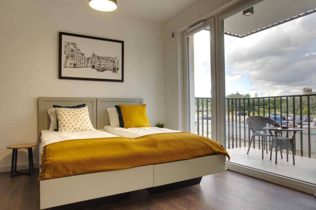 Essence Apartments Topaz Познан Екстериор снимка