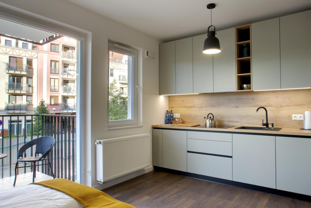 Essence Apartments Topaz Познан Екстериор снимка