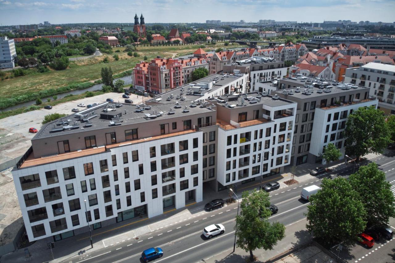 Essence Apartments Topaz Познан Екстериор снимка