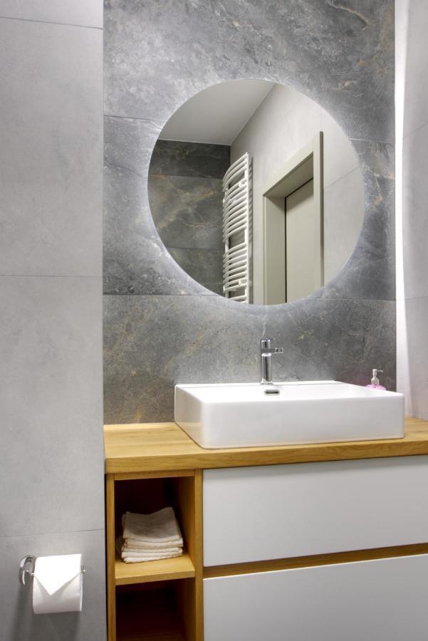 Essence Apartments Topaz Познан Екстериор снимка